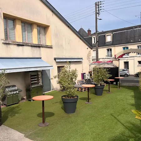 Le Faubourg 51 * סנליס
